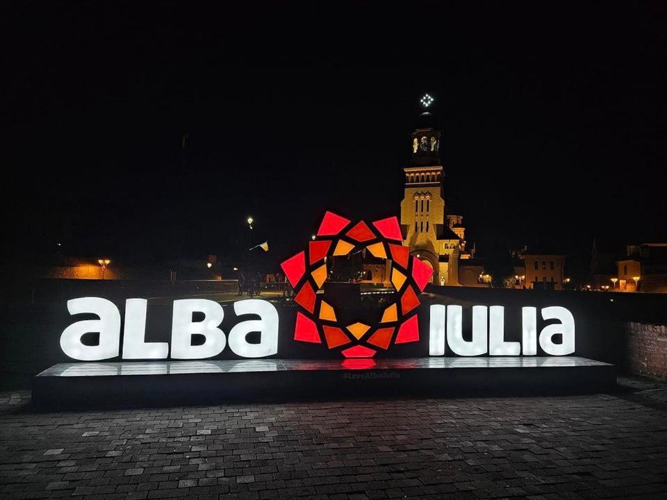 Studio Panoramic With Balcony And Parcul Unirii View Alba Iulia Bagian luar foto