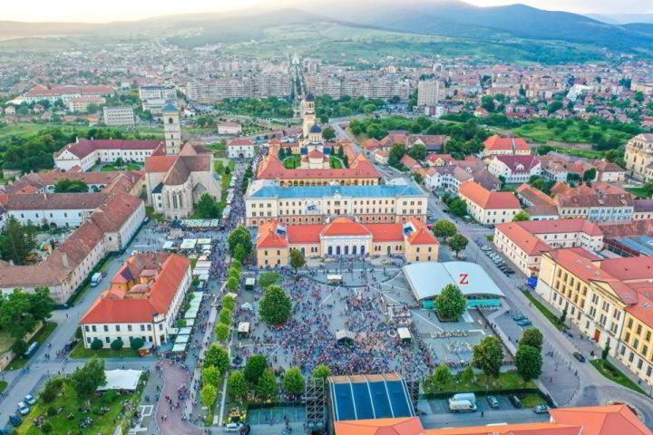 Studio Panoramic With Balcony And Parcul Unirii View Alba Iulia Bagian luar foto